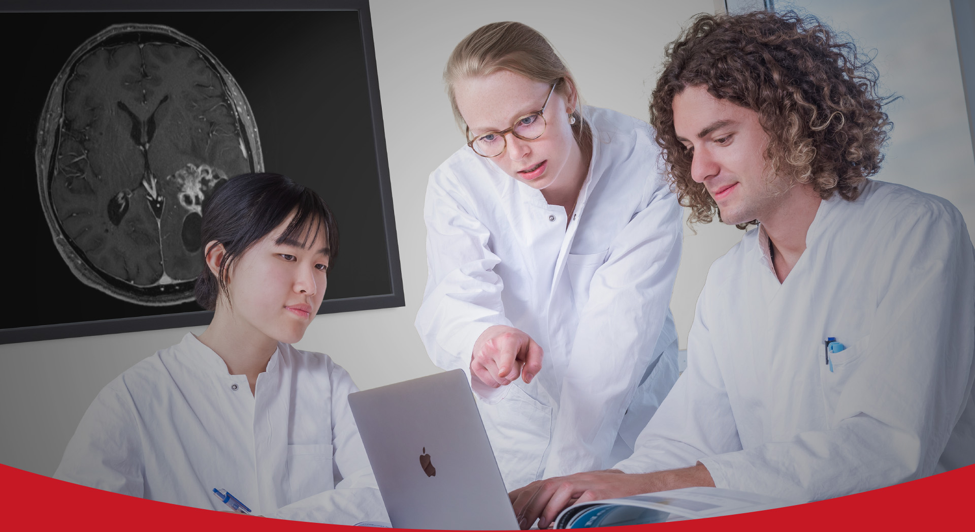 Banner Project UNITE, 3 young physicians doing research in front of a computer (photo)